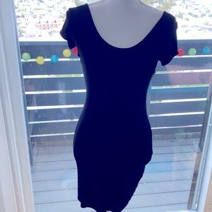 Mahina black short sleeve dress - Size Medium